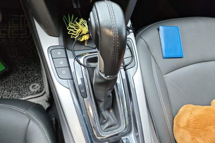 Used Chevrolet Malibu 2017 1.5T Automatic Luxury Edition Gear Lever