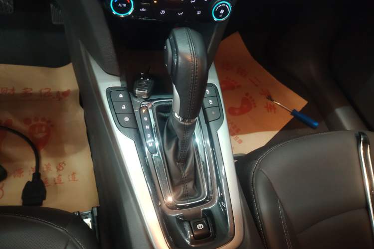 Used Chevrolet Malibu 2017 1.5T Automatic Luxury Edition Gear Lever