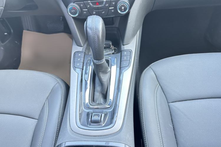 Used Chevrolet Malibu 2017 1.5T Automatic Luxury Edition Gear Lever