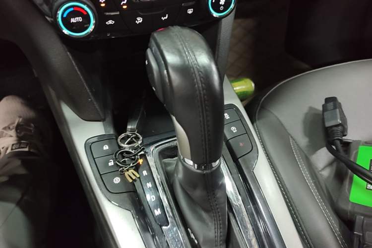 Used Chevrolet Malibu 2017 1.5T Automatic Luxury Edition Gear Lever