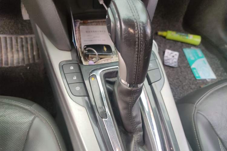 Used Chevrolet Malibu 2017 1.5T Automatic Flagship Edition Gear Lever