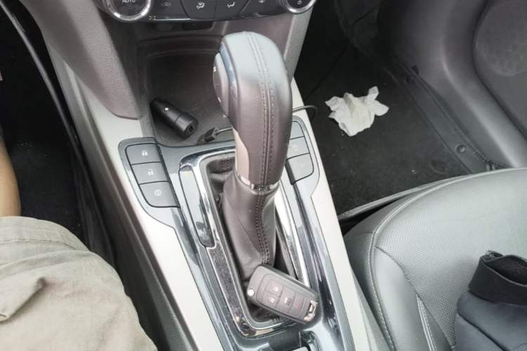 Used Chevrolet Malibu 2017 1.5T Automatic Luxury Edition Gear Lever