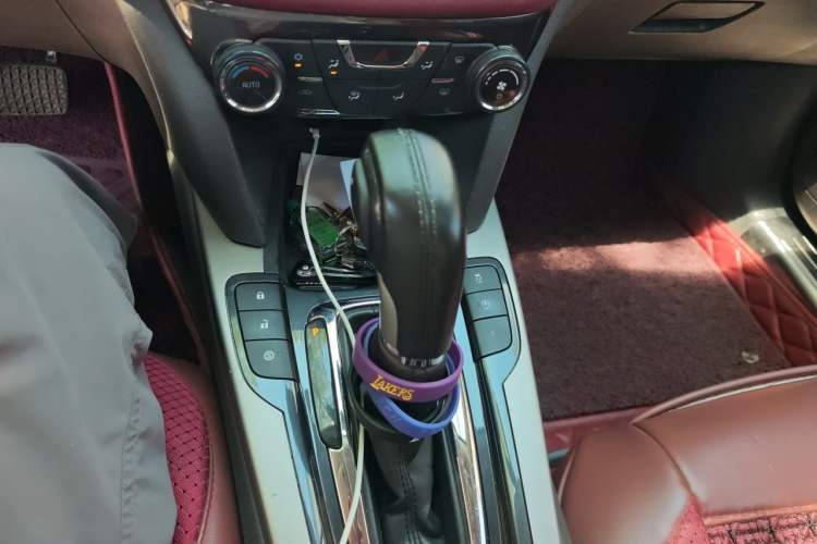 Used Chevrolet Malibu 2017 1.5T Automatic Luxury Edition Gear Lever