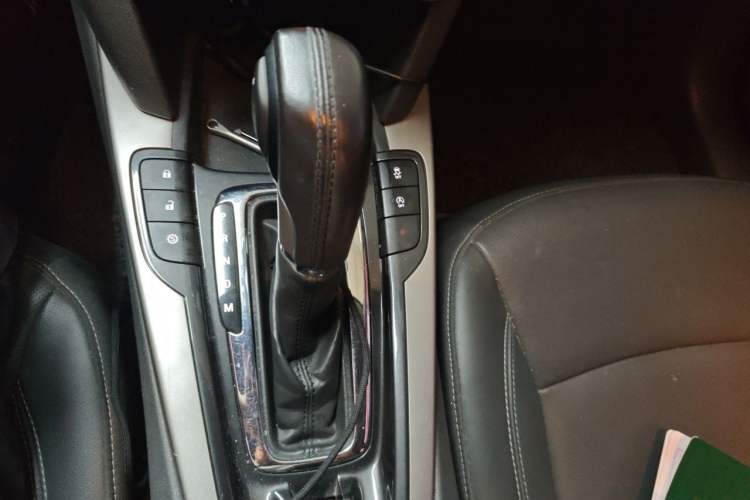 Used Chevrolet Malibu 2017 1.5T Automatic Luxury Edition Gear Lever