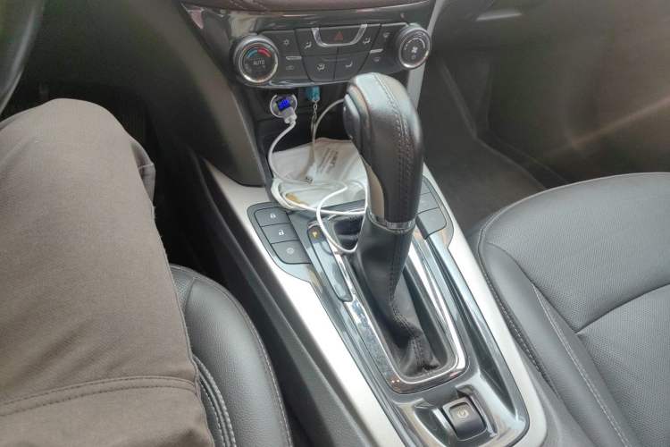 Used Chevrolet Malibu 2017 1.5T Automatic Luxury Edition Gear Lever