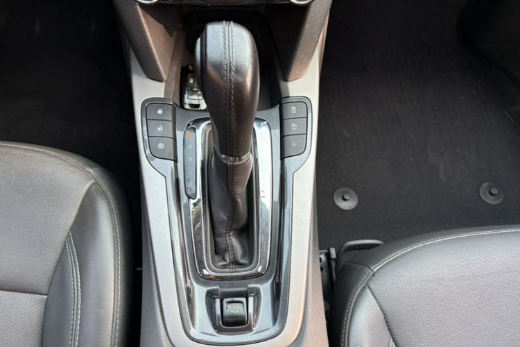 Used Chevrolet Malibu 2017 1.5T Automatic Luxury Edition Gear Lever