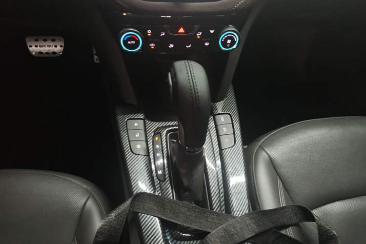 Used Chevrolet Malibu 2017 1.5T Automatic Luxury Edition Gear Lever