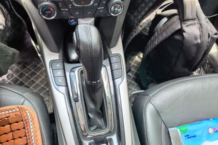 Used Chevrolet Malibu 2017 1.5T Automatic Luxury Edition Gear Lever