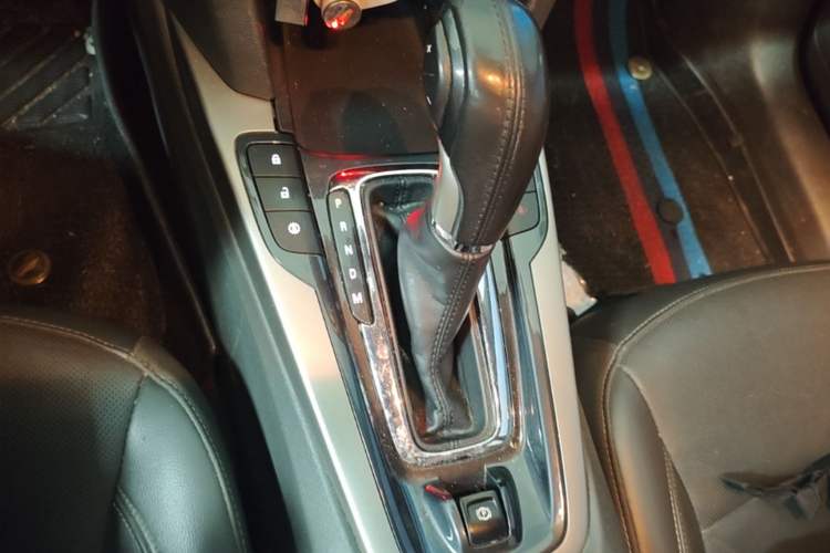 Used Chevrolet Malibu 2017 1.5T Automatic Luxury Edition Gear Lever