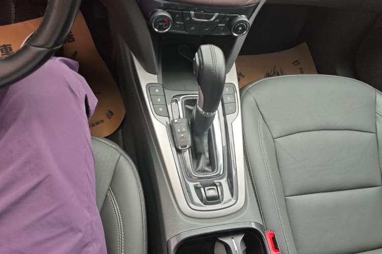 Used Chevrolet Malibu 2017 1.5T Automatic Luxury Edition Gear Lever