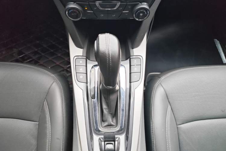 Used Chevrolet Malibu 2017 1.5T Automatic Luxury Edition Gear Lever