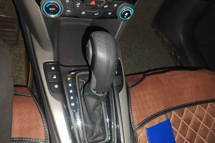 Used Chevrolet Malibu 2017 1.5T Automatic Luxury Edition Gear Lever