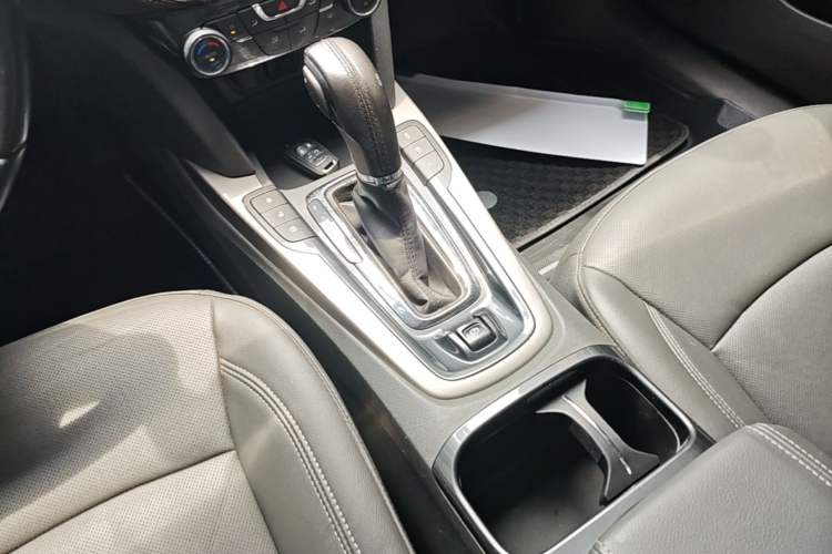 Used Chevrolet Malibu 2017 1.5T Automatic Luxury Edition Gear Lever