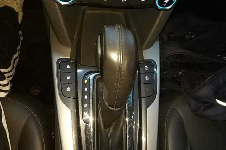 Used Chevrolet Malibu 2017 1.5T Automatic Luxury Edition Gear Lever