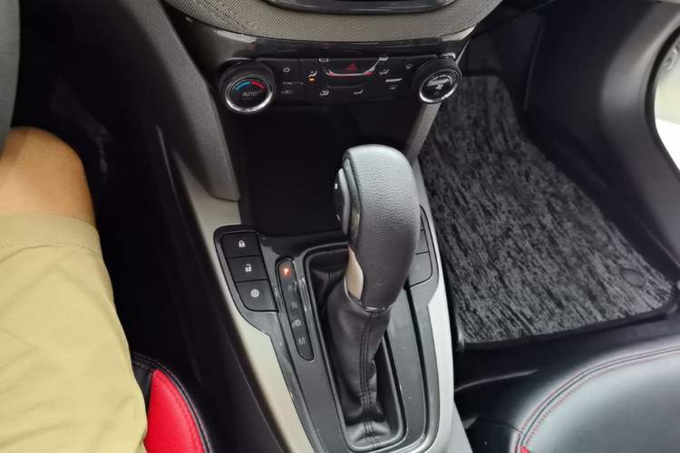 Used Chevrolet Malibu 2017 1.5T Automatic Comfort Edition Gear Lever