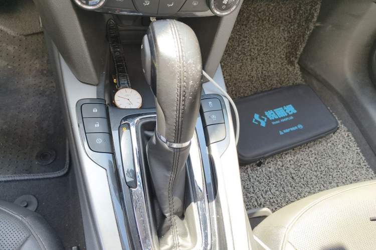 Used Chevrolet Malibu 2017 1.5T Automatic Luxury Edition Gear Lever