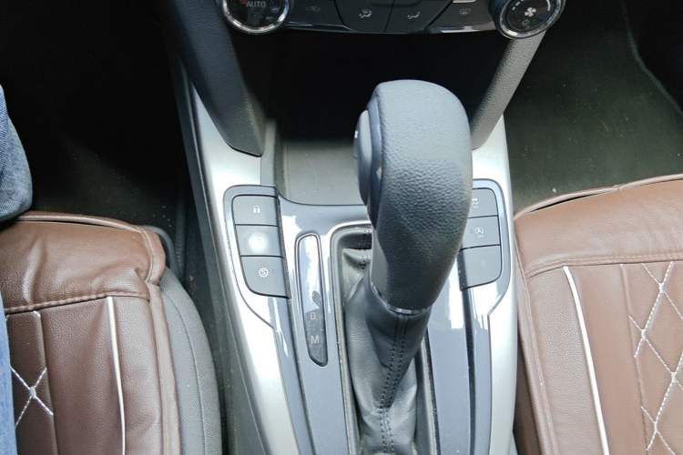 Used Chevrolet Malibu 2017 1.5T Automatic Comfort Edition Gear Lever