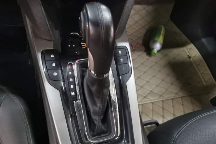 Used Chevrolet Malibu 2017 1.5T Automatic Luxury Edition Gear Lever