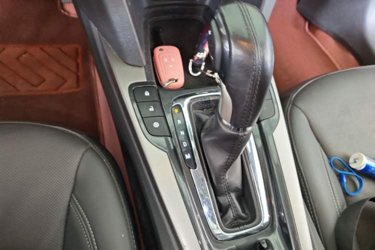 Used Chevrolet Malibu 2017 1.5T Automatic Luxury Edition Gear Lever