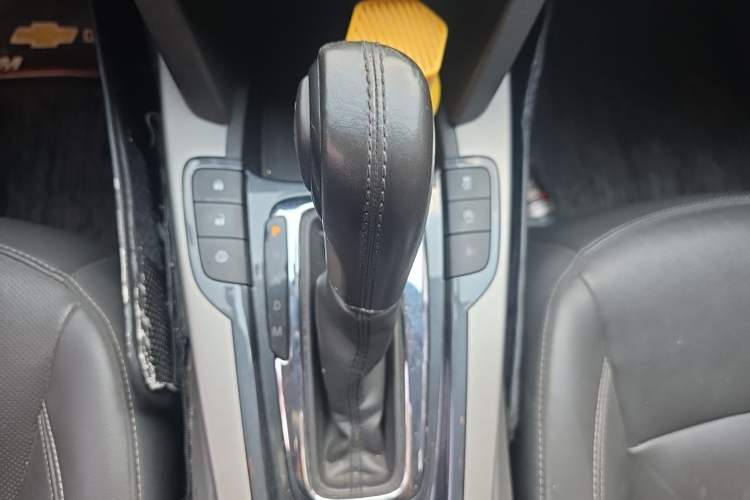 Used Chevrolet Malibu 2017 1.5T Automatic Luxury Edition Gear Lever