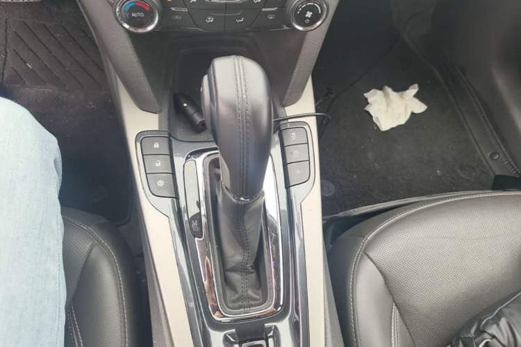 Used Chevrolet Malibu 2017 1.5T Automatic Luxury Edition Gear Lever