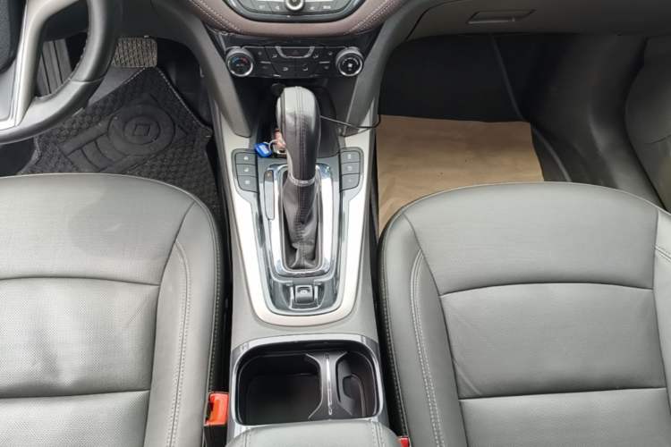 Used Chevrolet Malibu 2017 1.5T Automatic Luxury Edition Gear Lever