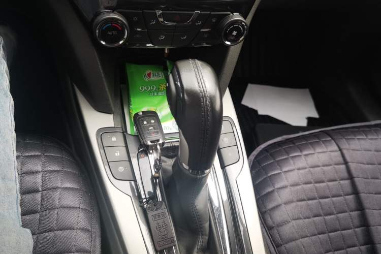 Used Chevrolet Malibu 2017 1.5T Automatic Luxury Edition Gear Lever