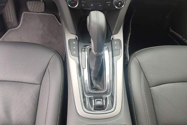 Used Chevrolet Malibu 2017 1.5T Automatic Luxury Edition Gear Lever