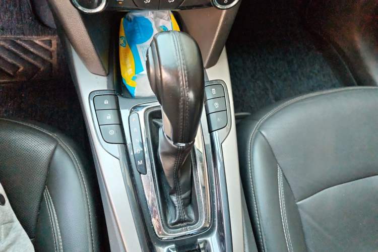 Used Chevrolet Malibu 2017 1.5T Automatic Luxury Edition Gear Lever