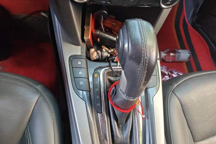 Used Chevrolet Malibu 2017 1.5T Automatic Luxury Edition Gear Lever