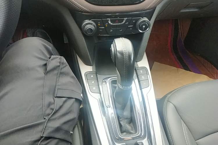 Used Chevrolet Malibu 2017 1.5T Automatic Luxury Edition Gear Lever