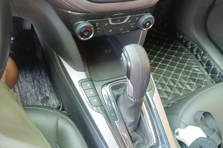 Used Chevrolet Malibu 2017 1.5T Automatic Luxury Edition Gear Lever