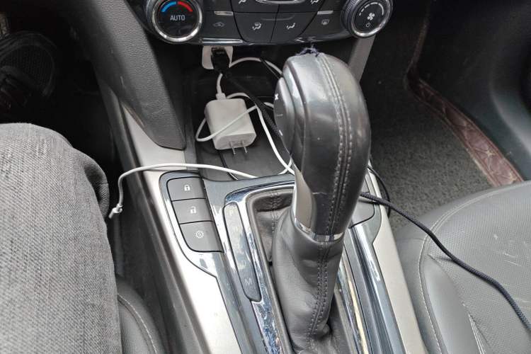 Used Chevrolet Malibu 2017 1.5T Automatic Luxury Edition Gear Lever