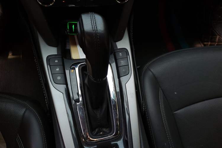 Used Chevrolet Malibu 2017 1.5T Automatic Luxury Edition Gear Lever