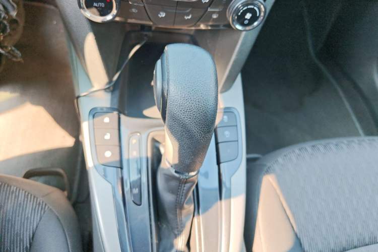Used Chevrolet Malibu 2017 1.5T Automatic Comfort Edition Gear Lever