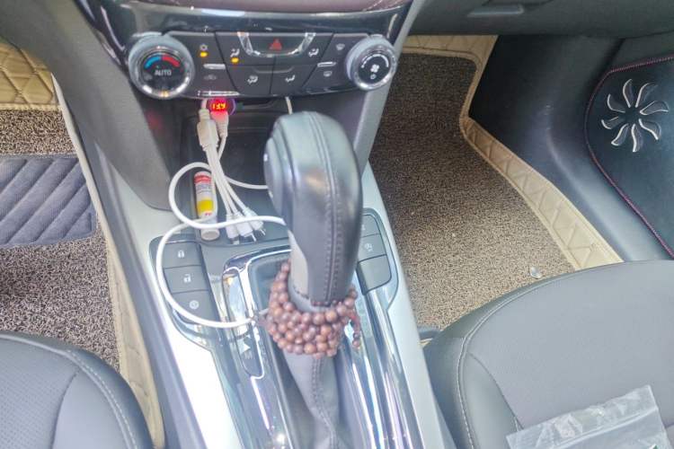 Used Chevrolet Malibu 2017 1.5T Automatic Luxury Edition Gear Lever