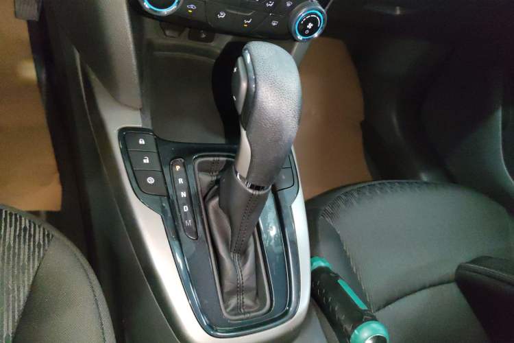 Used Chevrolet Malibu 2017 1.5T Automatic Comfort Edition Gear Lever