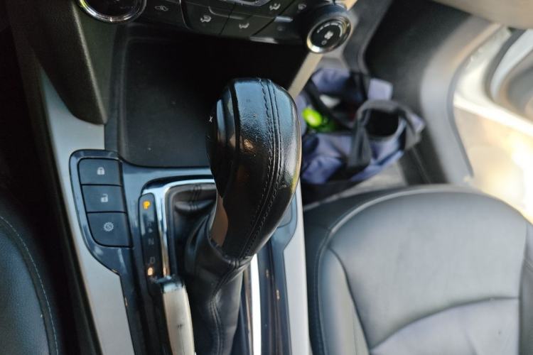 Used Chevrolet Malibu 2017 1.5T Automatic Luxury Edition Gear Lever
