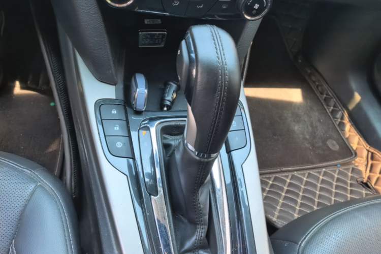 Used Chevrolet Malibu 2017 1.5T Automatic Luxury Edition Gear Lever