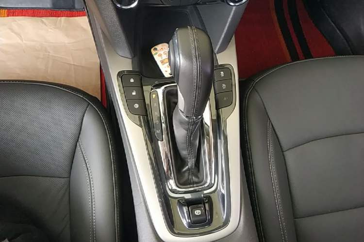 Used Chevrolet Malibu 2017 1.5T Automatic Luxury Edition Gear Lever