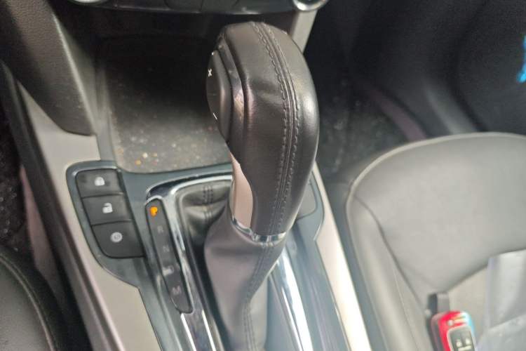Used Chevrolet Malibu 2017 1.5T Automatic Luxury Edition Gear Lever