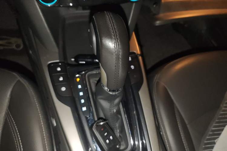 Used Chevrolet Malibu 2017 1.5T Automatic Luxury Edition Gear Lever