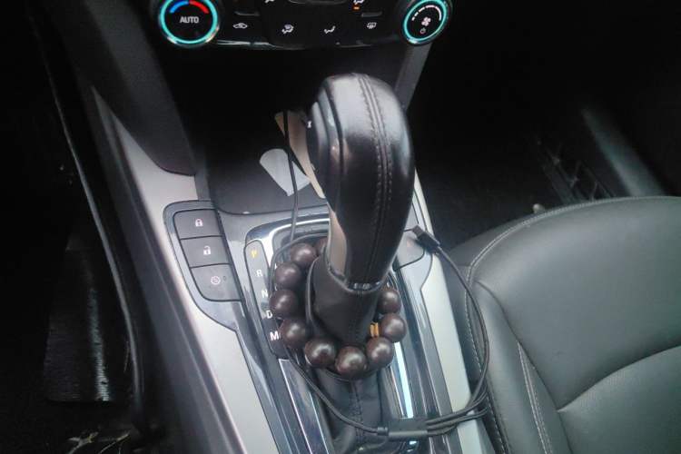 Used Chevrolet Malibu 2017 1.5T Automatic Luxury Edition Gear Lever