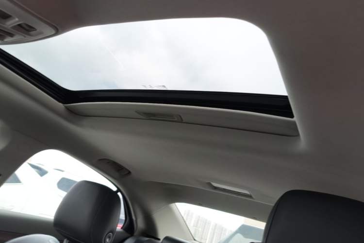 Used Chevrolet Malibu 2017 1.5T Automatic Luxury Edition Headliner