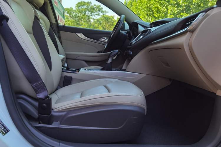 Used Chevrolet Malibu 2017 1.5T Automatic Luxury Edition Interior 1