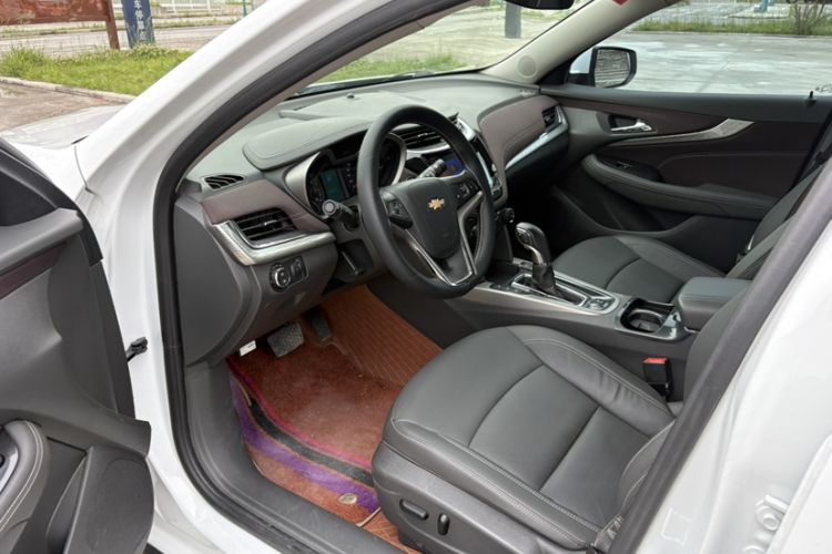 Used Chevrolet Malibu 2017 1.5T Automatic Luxury Edition Interior 11