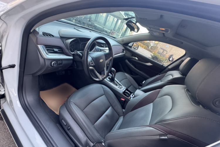 Used Chevrolet Malibu 2017 1.5T Automatic Luxury Edition Interior 2