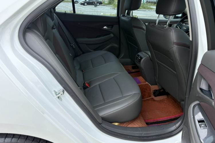 Used Chevrolet Malibu 2017 1.5T Automatic Luxury Edition Interior 2