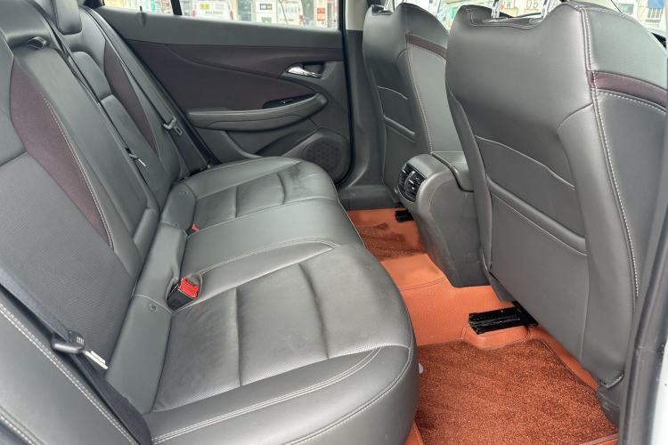 Used Chevrolet Malibu 2017 1.5T Automatic Luxury Edition Interior 2