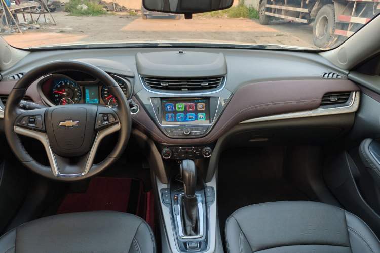 Used Chevrolet Malibu 2017 1.5T Automatic Luxury Edition Interior 3
